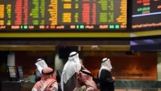 المؤشرات الخليجية تنهي يوليو على تباين وسط الضغوط الجيوسياسية
